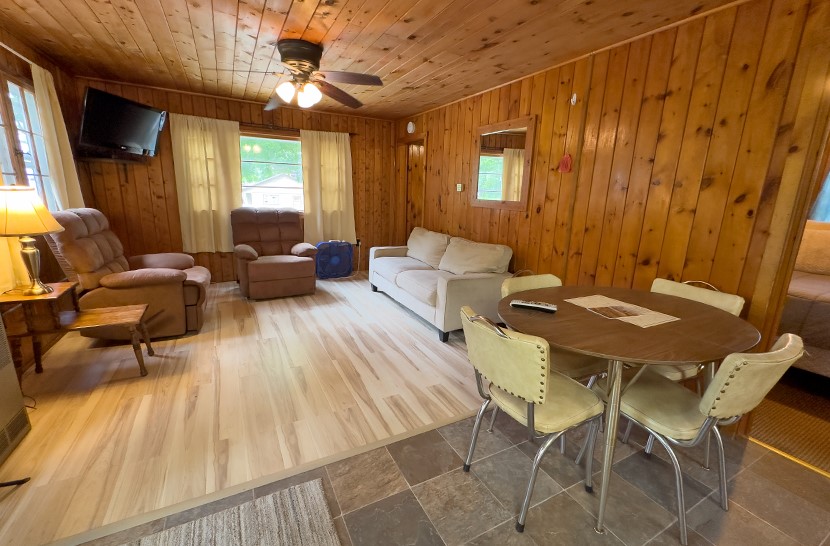 Sunset Pointe Resort Cabin 4
